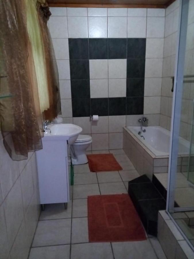 Rustenburg Guesthouse Dış mekan fotoğraf