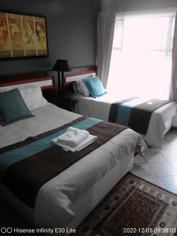 Rustenburg Guesthouse Dış mekan fotoğraf