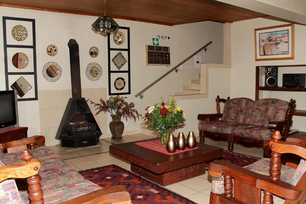 Rustenburg Guesthouse Dış mekan fotoğraf